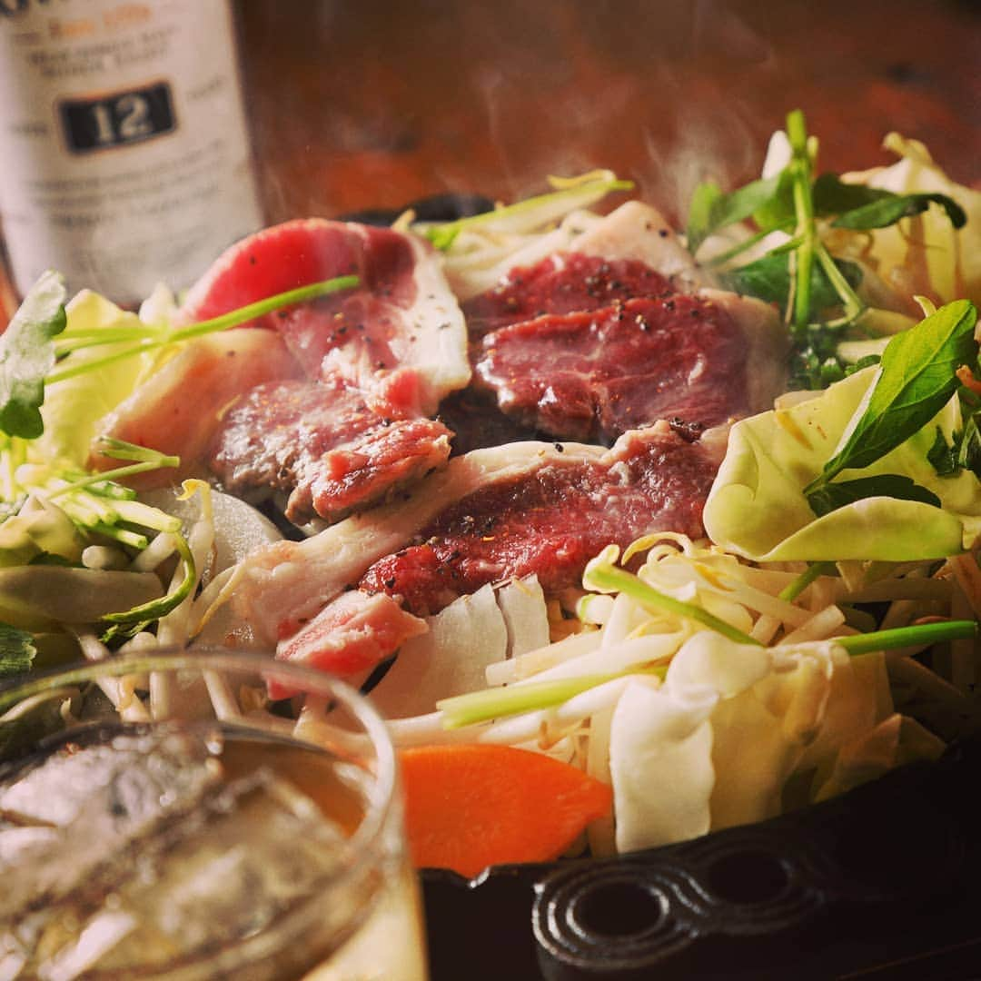 KEMONOさんのインスタグラム写真 - (KEMONOInstagram)「◎広島県産生ラム肉が食べられるのはKKEMONOだけ◎  ❗牧場直売　国産生ラム肉❗ ジンギスカンセット🐏 KKEMONOの国産生ラム肉は、特有の臭みもなく 旨味が溢れているので、何枚でも行けてしまいます！  一押はKEMONO特選の塩！ 沖縄産と淡路産などなどを独自にブレンドした拘りの逸品です！ 特選!!塩コショウで是非どうぞ！  美味しくて美容にも良いラム肉は 女性のお客様にも大人気です！  ご予約、おまちしております！  ・ ・ ・ #KEMONO #ラム肉   #ジンギスカン #ジビエ #ジビエ料理 #国産 #広島県産 #お酒 #肉 #お肉 #ステーキ #グルメ #ヘルシー #山 #肉好きな人と繋がりたい  #ミナミ #大阪 #難波 #道頓堀 裏なんば #千日前」12月17日 12時20分 - jibie_shop_2021