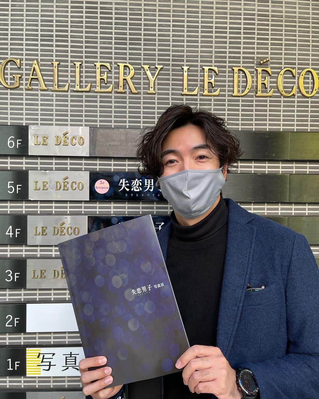 聡太郎のインスタグラム：「『失恋男子-シツレンバナシ- 写真展』 本日からです。 ひと足お先にお邪魔してきました。 素敵な空間でした！  みなさま、よろしくお願いいたします。 オンライン展示も21日からあるそうです。  #失恋男子 #ギャラリールデコ  #sotaro #聡太郎」