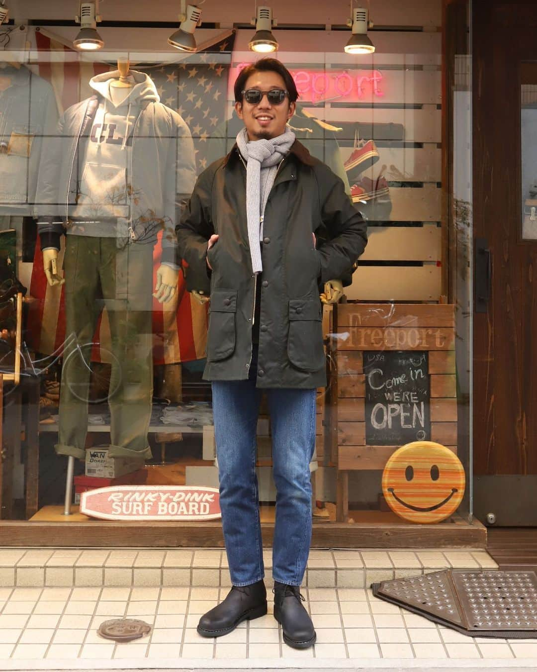 Freeport-ueno/上野さんのインスタグラム写真 - (Freeport-ueno/上野Instagram)「本日のSTYLE  急に冷えてきましたね。 Barbourにカシミヤセーターとカシミヤマフラーの着心地最高コンビであったか凌ぎます。  #jacket#barbour #sweater#jamescharlotte #scarf#williambrunton #shoes#paraboot#blois #ivystyle#trad#surf #Freeportueno#tokyo#上野セレクトショップ」12月17日 12時42分 - freeportueno