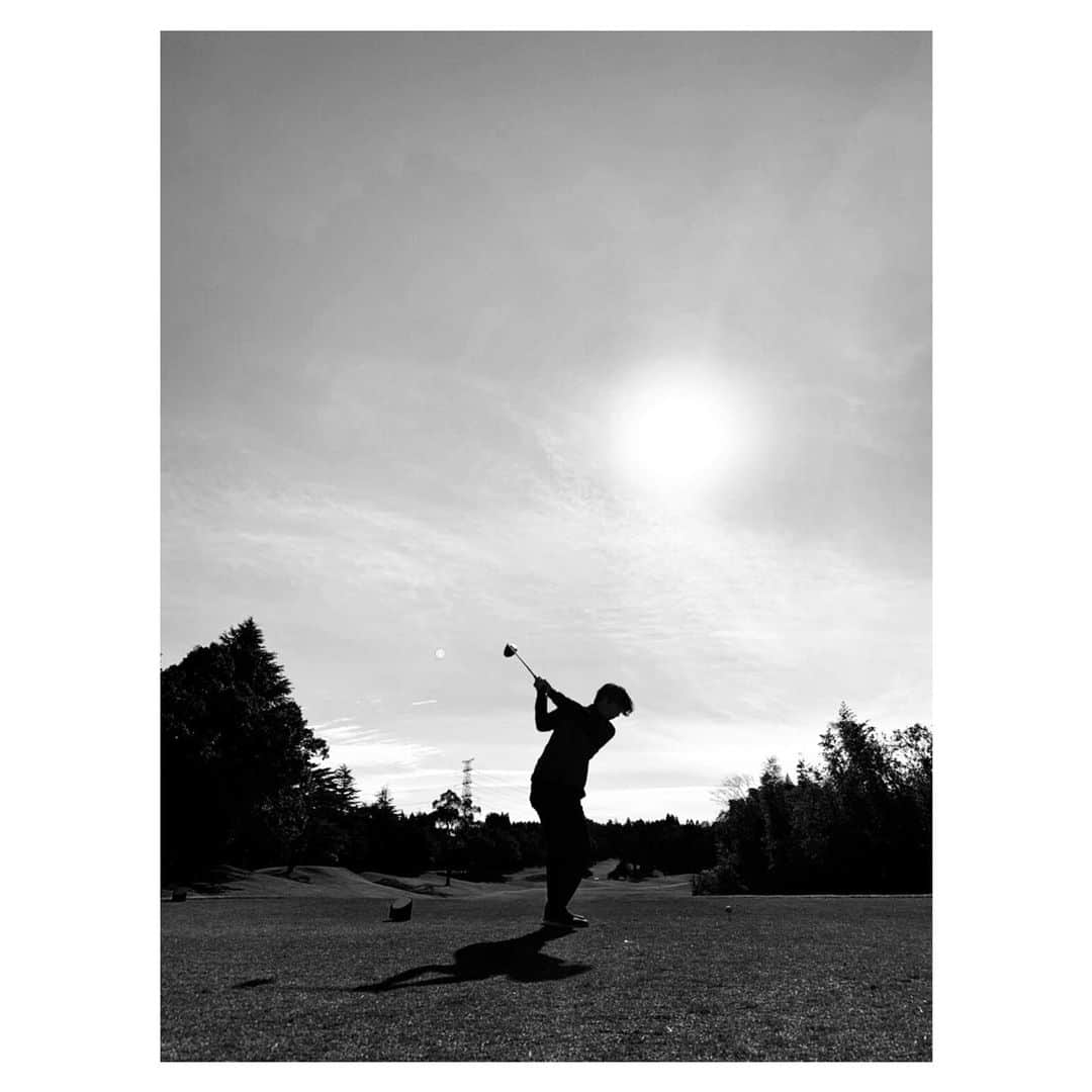 ロビンのインスタグラム：「Getting super cold in japan  The other day   #golf #practice」