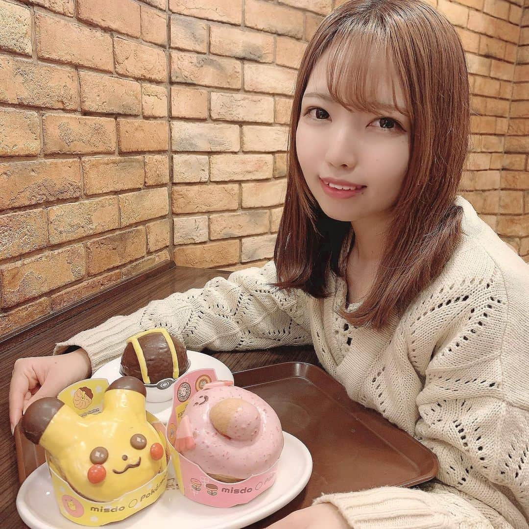 枡川茉衣さんのインスタグラム写真 - (枡川茉衣Instagram)「ミスドのポケモンコラボドーナツ🍩可愛すぎて食べれないー💕個人的にはハイパーボールが美味しかったです♪ #ポケモン #ミスタードーナツ #ミスドポケモン #ミスド #ポケットモンスター #ピカチュウドーナツ #ピカチュウ #ラッキードーナツ #ハイパーボール #ドーナツ #🍩」12月17日 12時56分 - masukawa1113