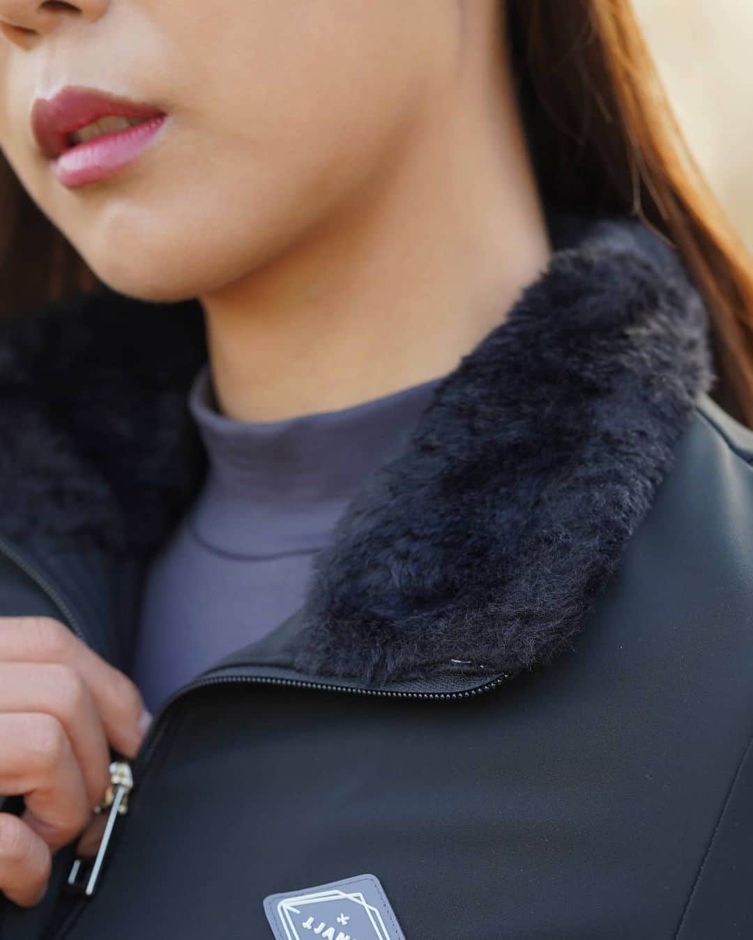 J.JANE JAPANさんのインスタグラム写真 - (J.JANE JAPANInstagram)「スタイリッシュなデザインで襟元のファーで 首元を暖かくできるように作っております。 これからの時期は、 セーター代わりにお使い頂き、ダウンコートなどを上から羽織ってもらえたらと思います。 . アウター Fur collar Slim Zipup（Black） ¥31,000 10%off→27,900 . ボトムス Three Button High Pants（Black） ¥23,103 . . _____________________________________ . #golf#골프 #ゴルフ#golfwear #j_jane #j_jane_golf #スポーツ#golfswing #ドライバー#アイアン#golf#fashion#韓国ファッション#ゴルフ好き#golfing#golfer #ゴルフウエア #ゴルフスイング#ゴルフ女子#ゴルフ男子#トレーニング#ゴルフ部#ゴルフ初心者#打ちっ放し#パター練習#コンペ」12月17日 13時03分 - j.jane_japan