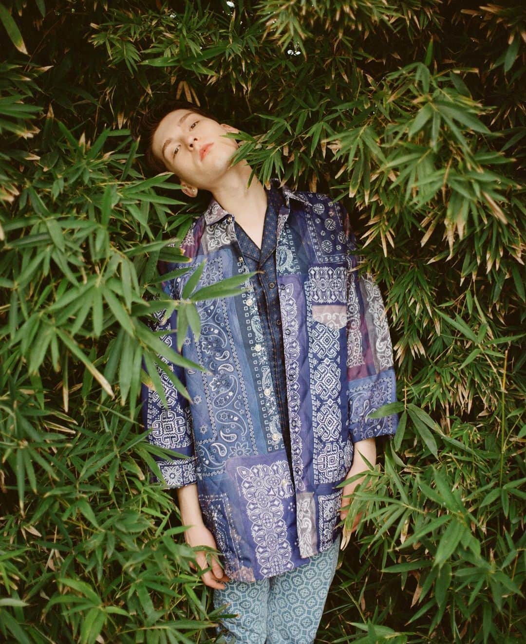 I.T IS INSPIRATIONさんのインスタグラム写真 - (I.T IS INSPIRATIONInstagram)「[8 days to Christmas] Pattern on pattern. - Not only red or green for Christmas but update HIS staple collection this holiday season with the playful mix and match from Japanese label @neighborhood_official Quilt-B shirt jacket, @rhude from Los Angeles nostalgic western shirt and the Parisian fashion house @casablancabrand ‘s monogram straight fit jeans. Create a unique but subtle look for the festive season. - #ChristmasCountdown #ChristmasGiftIdea #GiftforHim #neighborhood #RHUDE #casablanca #patterns #monogram #quilt #patchwork」12月17日 13時22分 - ithk