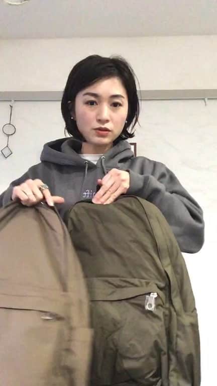 上村若菜のインスタグラム：「長時間お付き合いいただきありがとうございました❣️  明日も13：30くらいからゆるーっとやろうかな…と🤗 お財布&カードケースの回。 子育てtalkも交えながらぜひ気軽にお話ししましょう😋 よろしくお願いします🙇‍♂️  追記 お手入れ方法で伝え忘れてしまいましたが、中性洗剤を少量つけて、硬く絞ったタオルでたたくようにするとより汚れが落ちやすくなります✨  見直してみたら、カラビナのことをDカンって言ってたり…言い間違い多くてすみません🙇‍♂️」