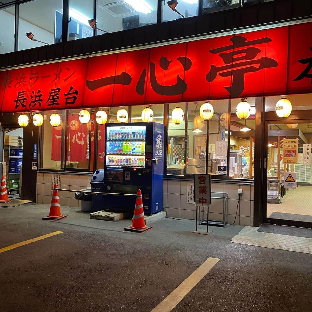 本谷亜紀さんのインスタグラム写真 - (本谷亜紀Instagram)「福岡ラーメン二杯目☺️長浜ラーメン👏なんと490円！！極細麺の喉越しの良さったらないね！！ #一心亭　#長浜ラーメン  #ラーメン #らーめん #拉麺 #라면#ramen#noodle  #つけ麺 #まぜそば #汁なし #麺 #麺活 #ラーメン巡り #ラーメンインスタグラマー #麺スタグラム #rameninstagramer  #travel #foodiegram」12月17日 13時54分 - akichi0518_ramen