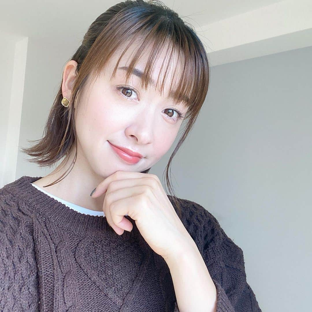 黛英里佳さんのインスタグラム写真 - (黛英里佳Instagram)「﻿ 私が出演させていただいた﻿ 「九州学生駅伝　つなぐ襷」﻿ がHuluで配信されることになりました😊🙌✨﻿ ﻿ 残念ながらコロナの影響で無くなってしまった今年の島原学生駅伝への想いやこれからの未来のこと、後輩たちへの期待の言葉など、元サッカー日本代表の前園真聖さんと私が九州の各大学へ行き、学生さん達にお話を伺ってきました😊﻿ ﻿ 大会は無くなってしまったけれど、学生さん達の陸上に対する真摯な姿勢と真っ直ぐな眼差しが印象的でした。﻿ ﻿ こんな時だからこそ沢山の方に観ていただきたかったので、今回の配信はとっても嬉しいです😆﻿ ﻿ ﻿ 12月25日（金）正午から﻿ 配信されるので、全国の皆様、ぜひご覧下さい☺️💕﻿ ﻿ #九州学生駅伝#島原学生駅伝#長崎国際テレビ#私が伺ったのは#福岡大学#日本文理大学#私もちょっとだけ走りました」12月17日 13時59分 - erikamayuzumi_official