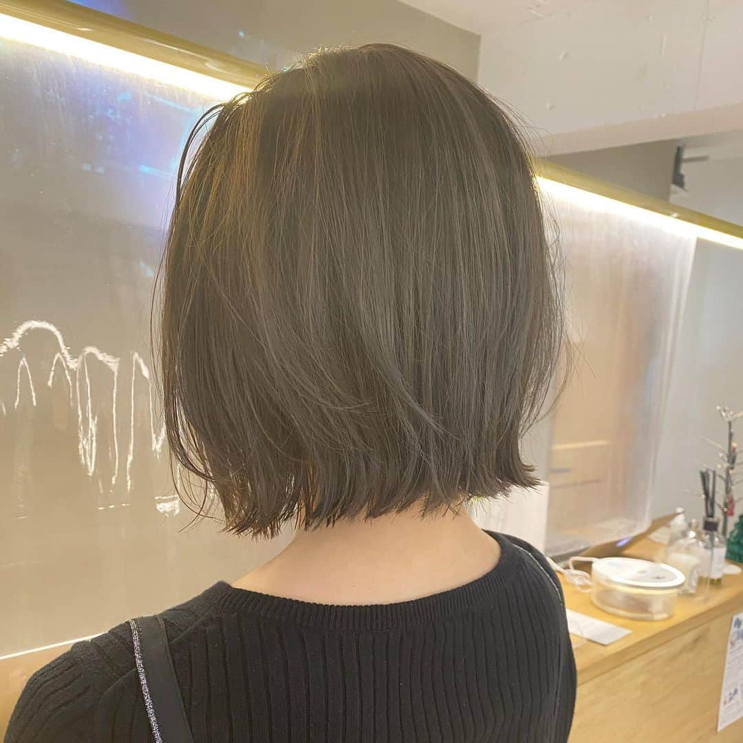 Ryosuke Sugayaのインスタグラム：「20年前最初の美容室の同期  のりよ。  同期って素敵だね  「俺どんな格好してたっけ？」  「ロッドマンのトレーナーのそでをきってたよ」  当時からぶっ飛んでた🙆‍♂️」