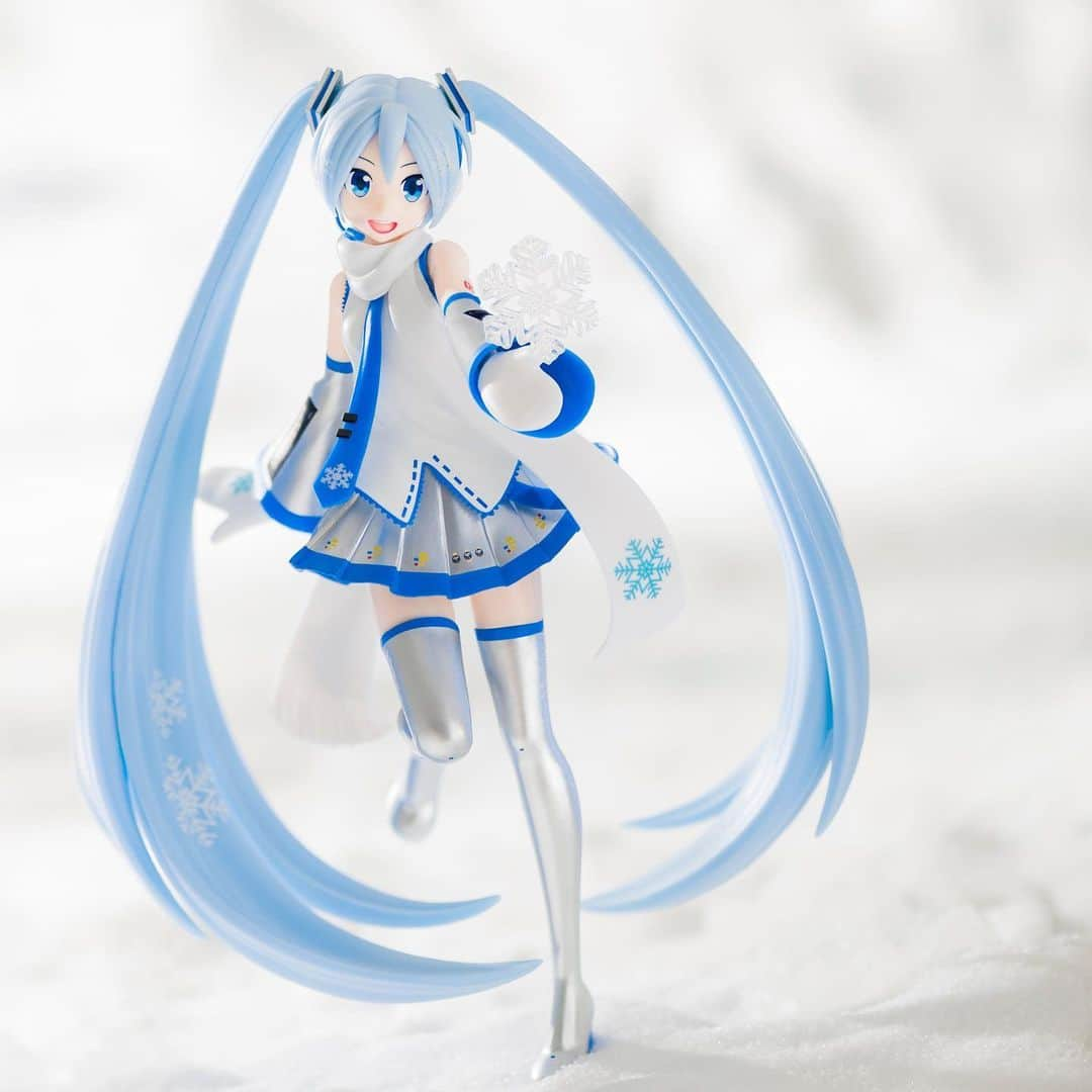 初音ミクさんのインスタグラム写真 - (初音ミクInstagram)「❄️ セガプラザのアミューズメント専用景品 初音ミク シリーズ スーパープレミアムフィギュア “SNOW MIKU” ～雪ミクスカイタウンVer.～  「スカイタウン」5周年を記念して、「雪ミク」がプライズフィギュアで登場！ 12月第4週より順次展開予定です☃️ KEIさんのイラストがばっちり再現された高クオリティフィギュア！ これから迎える本格的な冬を雪ミクと一緒に過ごしませんか？☺️  #初音ミク #雪ミク #hatsunemiku #snowmiku #SEGA #プライズ #toyphotography #figurephotography #フィギュア」12月17日 14時17分 - cfm_miku_official