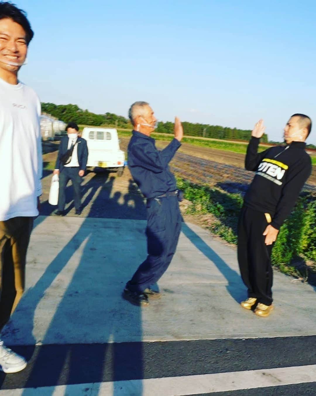 川原克己 さんのインスタグラム写真 - (川原克己 Instagram)「実家がある鹿児島県大崎町の町長からの依頼（誰に依頼してきてんねん）で 大崎町の魅力を伝えるロケをしました『大崎町役場』のYouTubeで観れなす🍆 只今♯3 @furusato_osaki #かごしま黒豚小野ファーム #肉のたかしや #よしたねさん家のマンゴー」12月17日 14時30分 - tenjikunezumikawahara