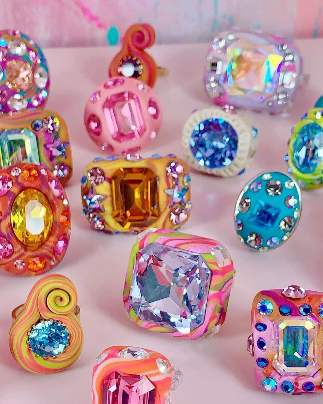 タリナ タランティーノさんのインスタグラム写真 - (タリナ タランティーノInstagram)「SOLD OUT✨✨✨New! Hand sculpted cocktail rings ✨all one of a kind ✨⚡️🌈 these mouth watering eye candy knuckledusters were just added✨Collect yours before they’re gone!」12月17日 14時25分 - tarinatarantino