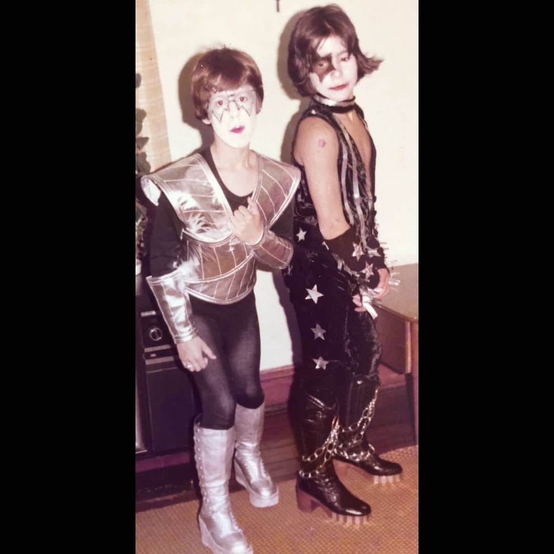 KISSさんのインスタグラム写真 - (KISSInstagram)「#ThrowbackThursday : Thanks #KISSARMY for sharing your 1970's #KISSMemories. These photos are AWESOME!」12月18日 0時08分 - kissonline