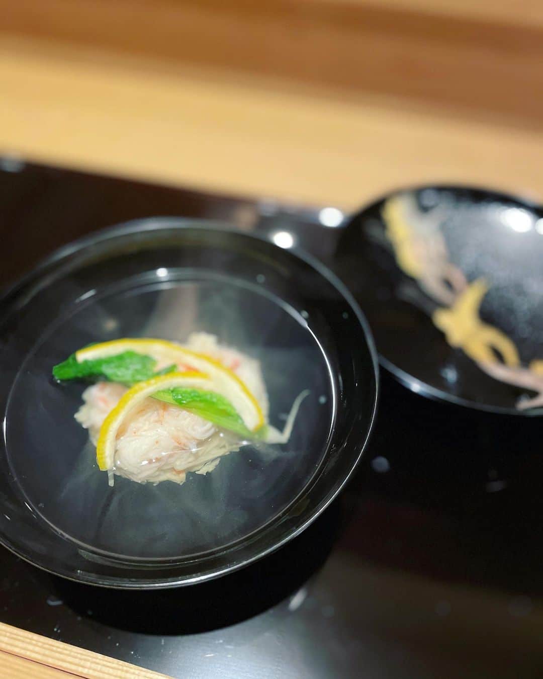 星読みプリンセス・エリ様さんのインスタグラム写真 - (星読みプリンセス・エリ様Instagram)「今日は主人と『銀座とよだ』 @ginzatoyoda でディナー♡﻿ ﻿ 『銀座とよだ』は、ミシュランに2008年から14年間掲載されている銀座の日本料理店。﻿ 四季折々の旬の食材をふんだんに使ったお料理が頂けます🇯🇵﻿ ﻿ ﻿ 車で来たので、2人ともソフトドリンクで乾杯🥂﻿ 大好きな香箱蟹、最高だったー🦀💕💕﻿ ﻿ お料理が美味しいのはもちろん、食後のデザートも美味しくて、甘党の私は大満足♡﻿ ﻿ ご馳走様でした✨✨﻿ ﻿ ﻿ #銀座とよだ#銀座日本料理#懐石#懐石料理﻿ #東京グルメ#銀座懐石料理 #銀座グルメ﻿ #銀座ディナー#銀座デート#グルメ女子﻿ #ミシュラン東京#ミシュラン掲載店」12月18日 0時11分 - eri.princessmind