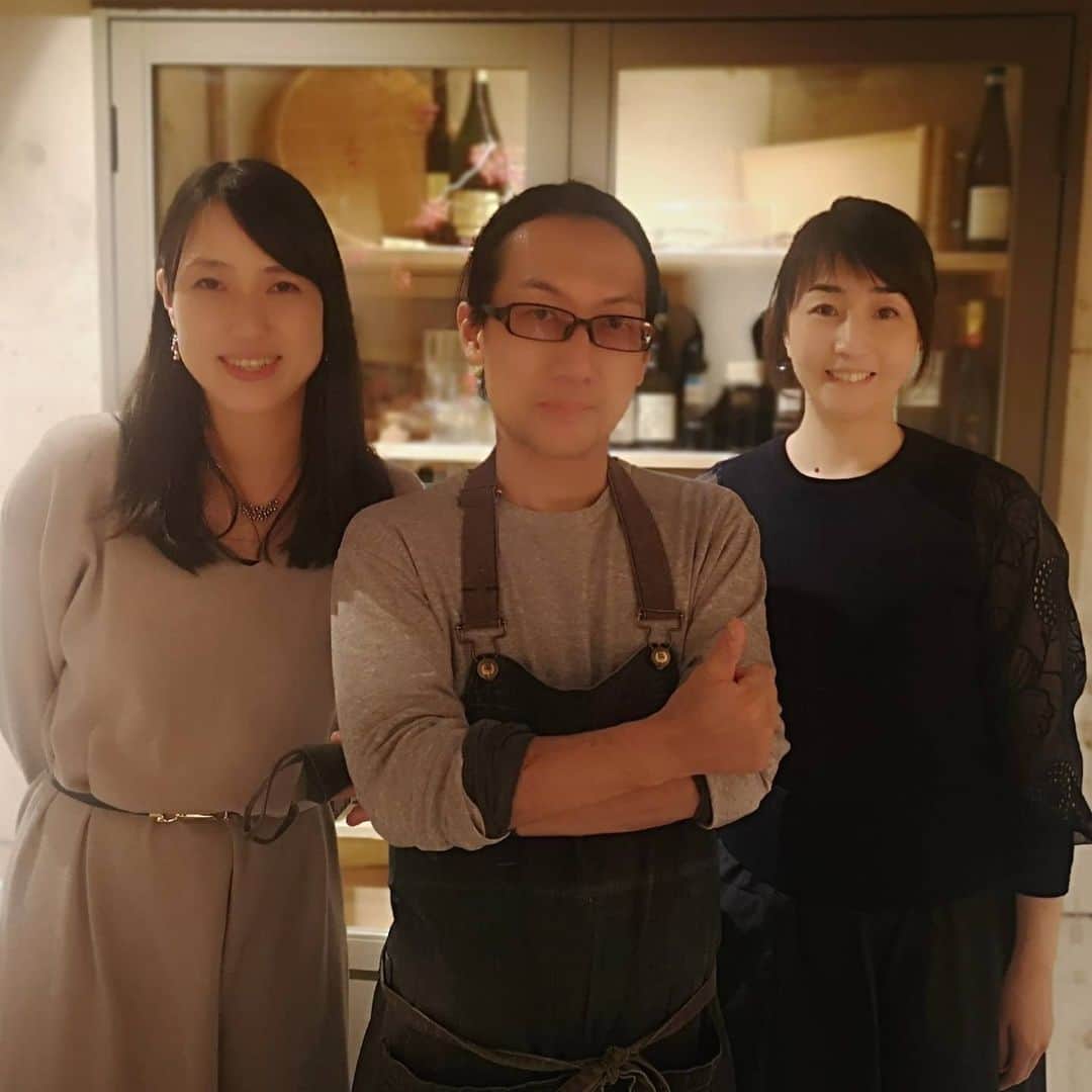 三島葉子さんのインスタグラム写真 - (三島葉子Instagram)「【Tokyo】そのお店は日本橋室町にある。後藤大輔シェフの新しいお店「DA GOTO」。シェフには何のご縁か、助けてもらってばかり。きっと前世で私が助けてあげたに違いない(笑)﻿ 今日のお料理はどれも素晴らしくて、中でも手打ちのなんちゃらパスタに自家製サルシッチャとイタリア白菜のソースにトリュフ！食材のイイトコロをグッと引き出したこの一皿が絶品でした✨あぁ、また食べたい！﻿ 後藤シェフ、なんちゃらパスタって何て言うパスタでしたっけ？そうだ、それを訊きにまた行ってこよう。﻿ 今夜は若井先生と美味しいデートでした😋﻿ ﻿ #日本橋室町﻿ #DAGOTO @da_goto #後藤大輔 シェフ﻿ #若井めぐみ 先生﻿ @megumi_wakai #イタリアン﻿ #三島葉子﻿」12月18日 0時12分 - mishima_yoko