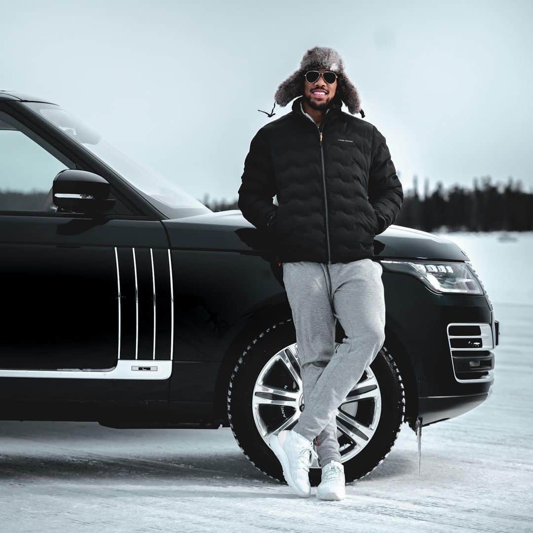 アンソニー・ジョシュアのインスタグラム：「The getaway 🧊 @jaguarlandrovericeacademy」