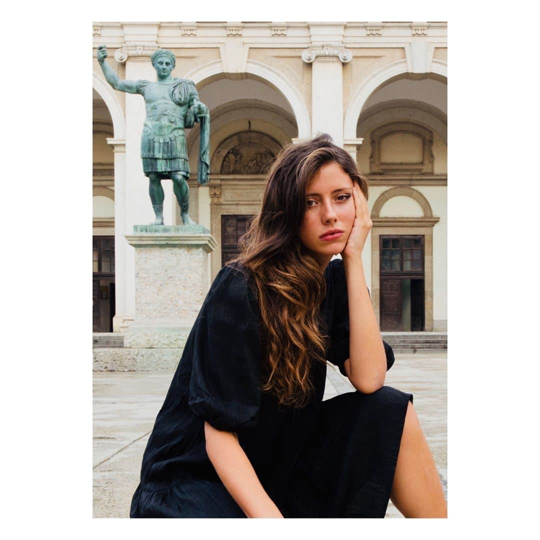 マッタのインスタグラム：「The perfect black dress. ⁠ ...seen here our Kenia Dress. ⁠ ~ link in bio for more ~」