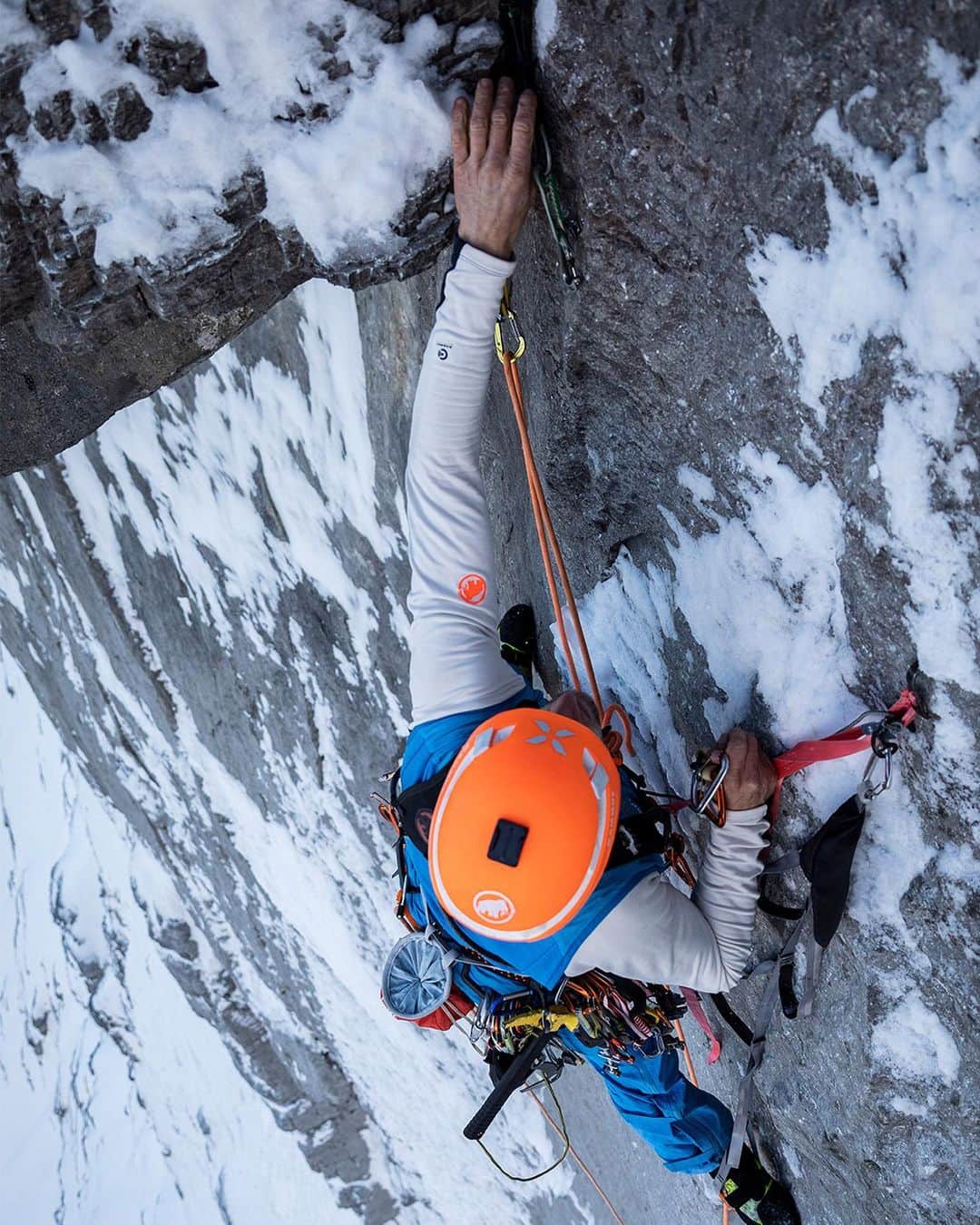 Mammutさんのインスタグラム写真 - (MammutInstagram)「Mammut Pro Team athlete @stephansiegrist visited the Eiger again earlier this fall. He and his climbing partners had a new direct line through the north face in mind.   They spent the first day climbing in perfect conditions and enjoyed the best weather. We can't wait to see more of this adventure!  #Mammut_Swiss1862 #eigernorthface #mixedclimbing」12月18日 0時36分 - mammut_swiss1862