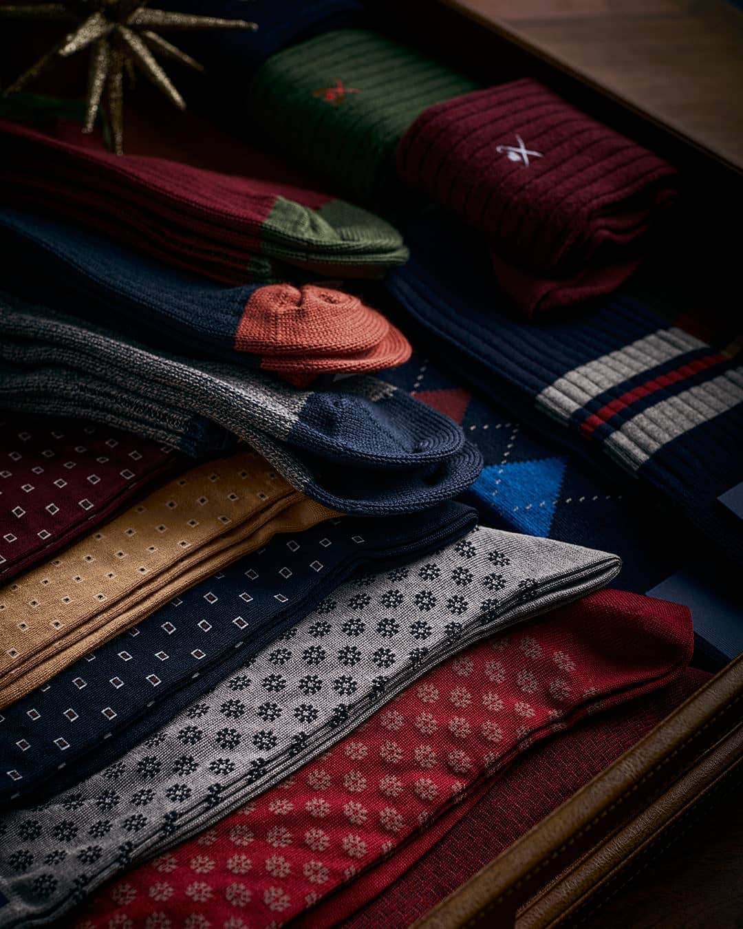 ハケットのインスタグラム：「Socks, that timide necessity that can say so much about a man. Explore our Christmas stocking essentials at the link in our bio. #STAYHackett」