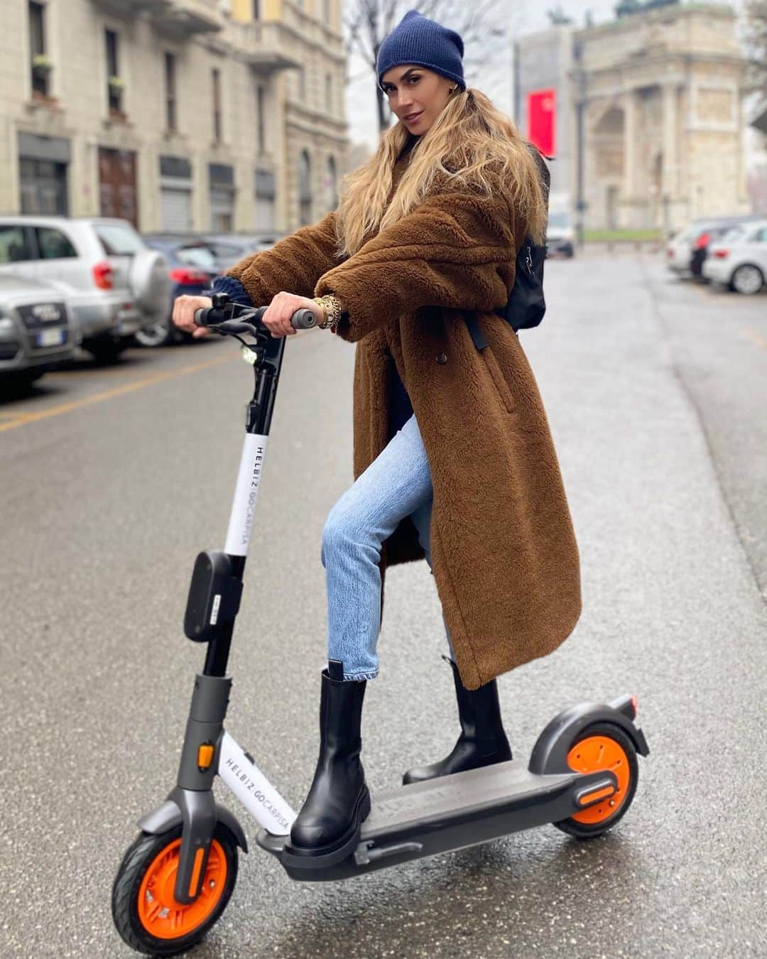 メリッサ・サッタさんのインスタグラム写真 - (メリッサ・サッタInstagram)「E’ iniziata la corsa ai regali ed ora posso andare più veloce! 🎅🏼🛴Nei negozi @carpisaofficial si può attivare un noleggiato a lungo termine di un monopattino @helbizofficial ! Scoprite maggiori informazioni online e negli store Carpisa! #UrbanSmartChristmas #ad」12月18日 0時49分 - melissasatta