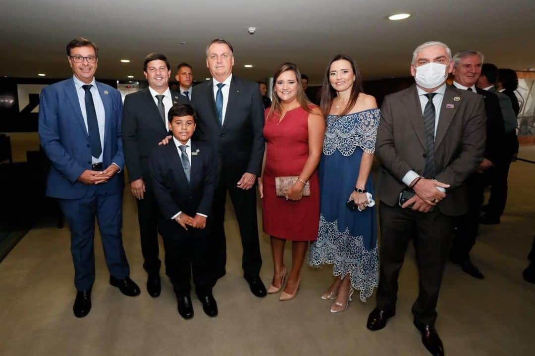 ジルマ・ルセフのインスタグラム：「O Presidente Jair Bolsonaro empossou, nesta quinta-feira (17), Gilson Machado Neto como novo ministro do Turismo. A cerimônia foi realizada no Palácio do Planalto.  Fotos: Isac Nóbrega/PR」
