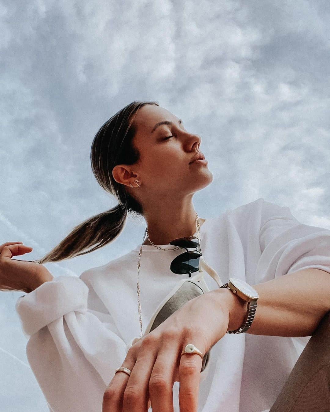 Camden Scottのインスタグラム：「Giving my ears a quick break and wearing everything around my neck instead」