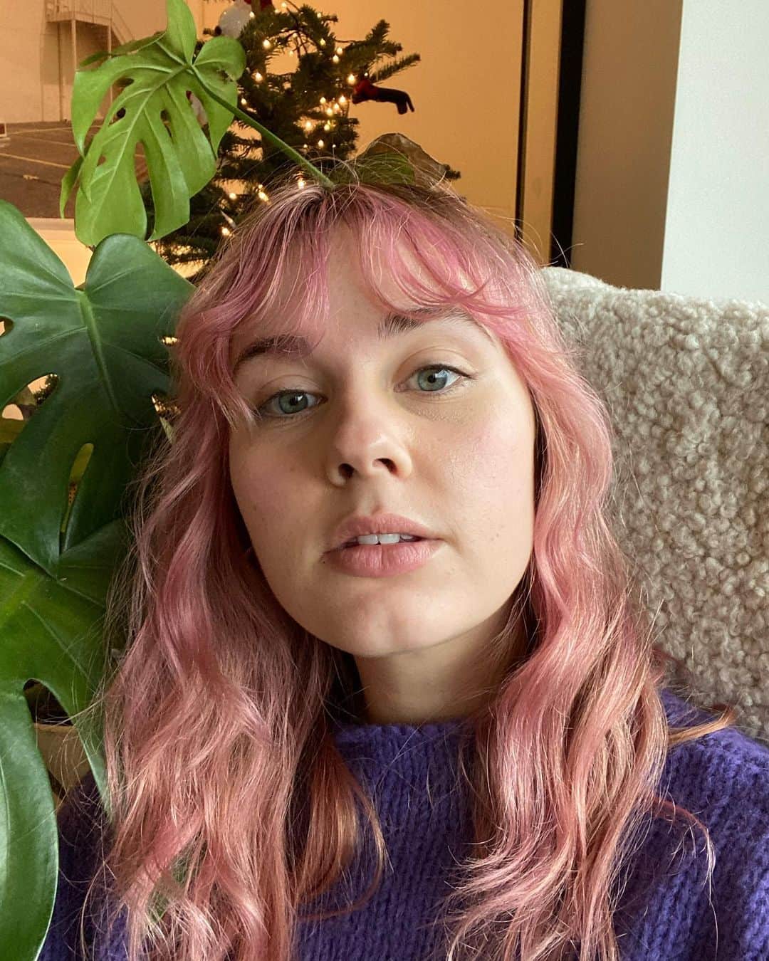 Arden Roseのインスタグラム：「throwback to last week when my hair was PERFECTLY PONK thanks to @shangallacher. Truly sucks how quickly pink fades on you but that’s the ephemeral nature of life amirite」