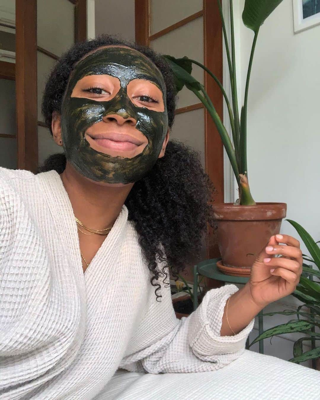 freepeopleさんのインスタグラム写真 - (freepeopleInstagram)「We like to wear our greens too. @golde’s Clean Greens Mask feeds your skin all the good nutrients it needs + detoxifies with chlorella, spirulina, and mango juice. Link in bio for the mask that does it all. #fpbeautyandwellness @trinitymouzon」12月18日 1時16分 - freepeople