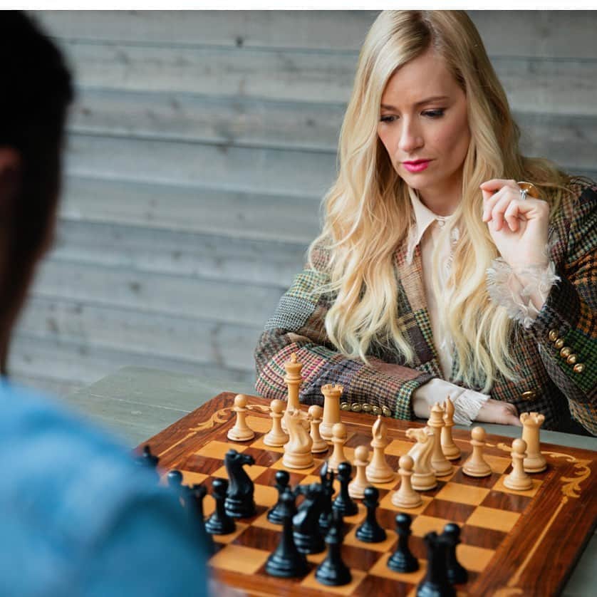 ベス・ベアーズのインスタグラム：「#holiday plans!  #quarantinelife @nytimes @uschesswomen   📸@jessierocks  @hairbyaviva @kmannmakeup」