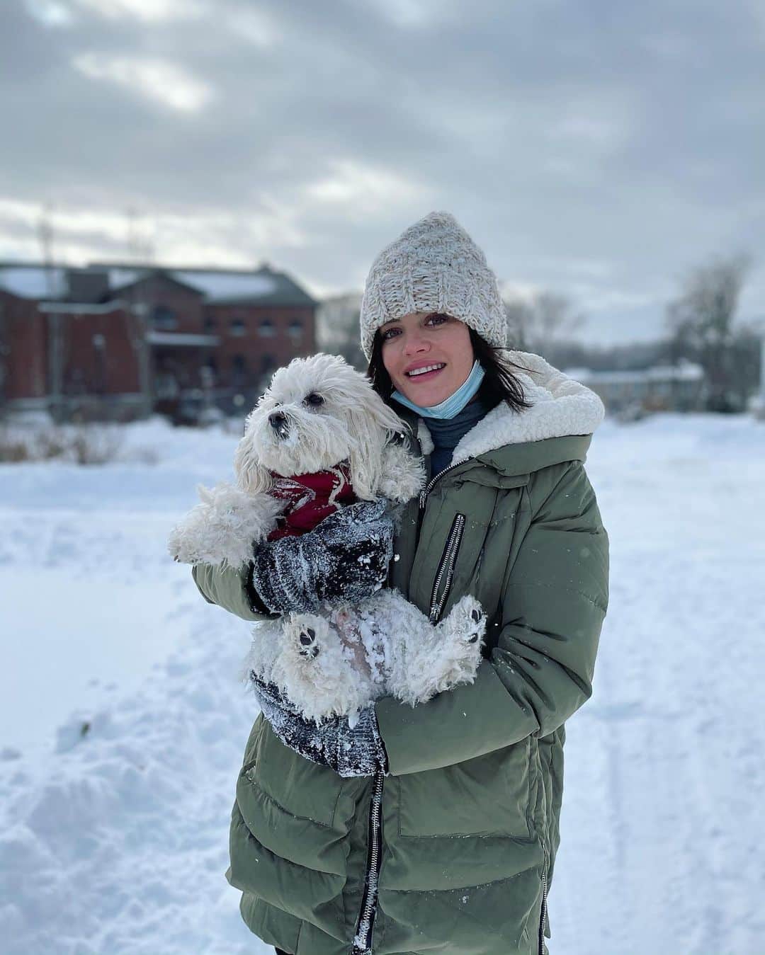 ルーシー・ヘイルのインスタグラム：「No business like snow business ❄️☃️」