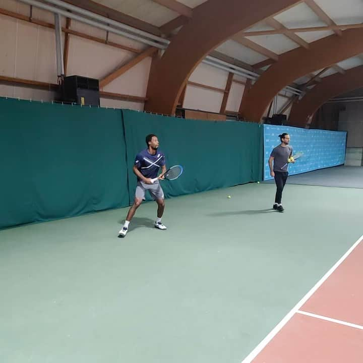 ガエル・モンフィスのインスタグラム：「Another good training session today 🙅🏾‍♂️🎾」