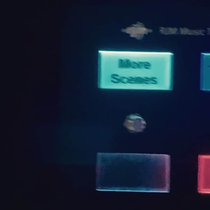 ジム・アドキンスのインスタグラム：「Surviving, the settings.」