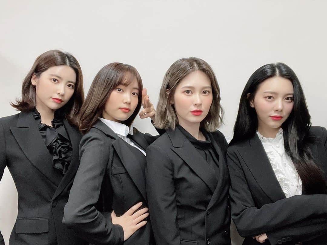 DIAのインスタグラム：「자율주행 게임쇼 도시탈출 라이브!   늦은 시간까지 함께해주셔서 감사합니다❤️ 다이아와 함께 굿밤하세요:D  #다이아 #DIA」