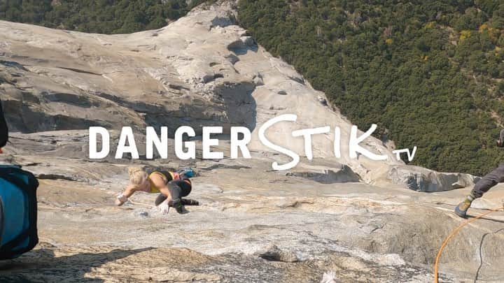 のインスタグラム：「Yew!! 🤯🤩 This one gives me all the feels: sweaty hands, rapid heart rate 💓, tears 😭 Episode 3 is LIVE (link in profile) @adrianballinger did a phenomenal job playing ALL the roles on the day of my send: barista, belayer, porter, emotional supporter, first responder, AND videographer 😜 // iPhone & GoPro shots all courtesy of AB, edit (& pro footy) by @susietheis , animation by @jnonymous, epic support on the day by @alexhonnold @jonglassberg @estebantopomena @carla.perez.ec @jess_talley @livingstonaaron @wilstone8 - give a watch and get psyched for the full film coming in 2021 by @louderthan11 ✨🔥 // #dangerstiktv //」