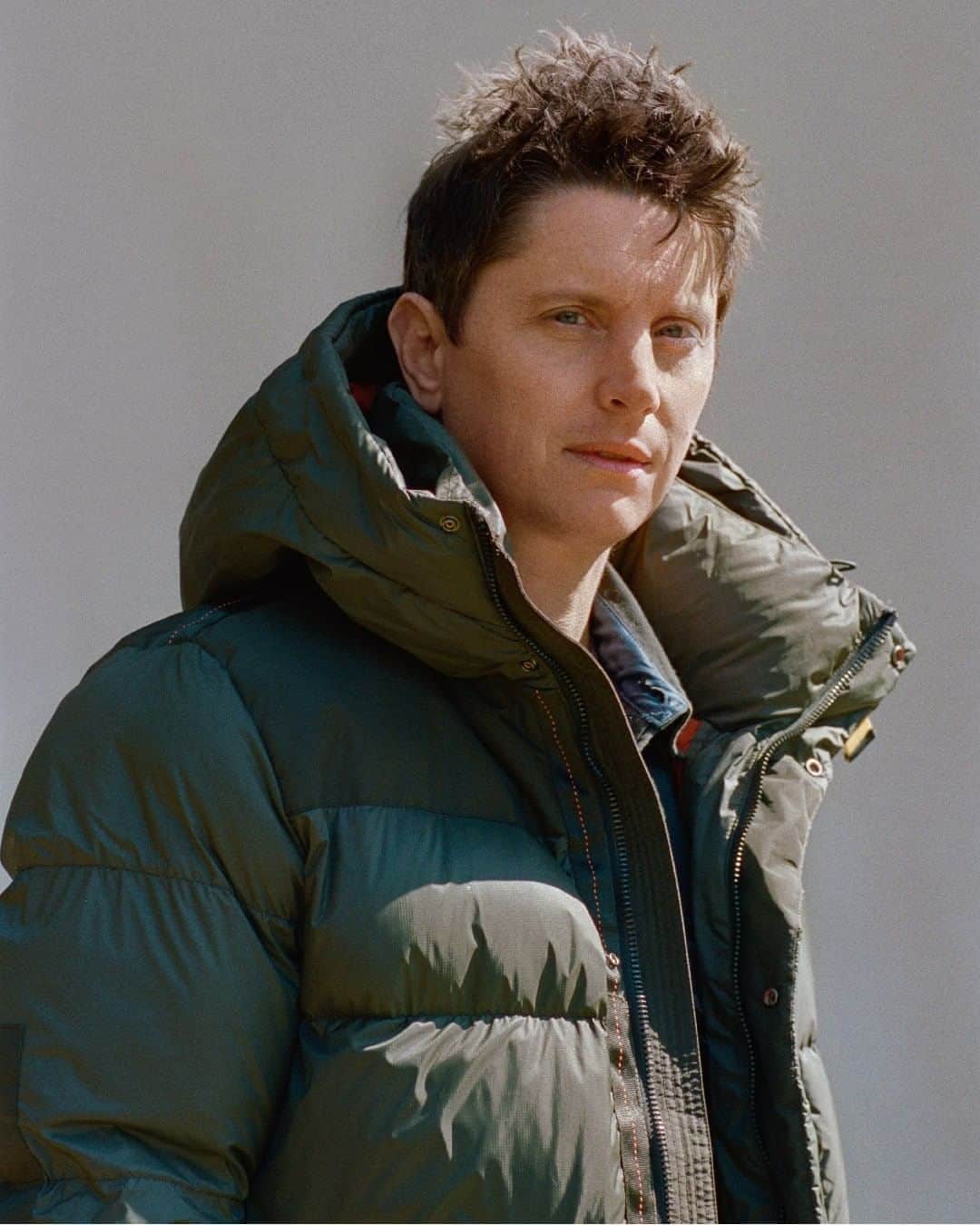 のインスタグラム：「Catskills, New York. 42.0093° N, 74.3821° W  The contrast between city and nature; chaos and peace; innovation and roots.   Garth wears Seiji, Endurance family.  #ForYourJourney  #FallWinter2020 #FallWinterCollection #Catskills #ForYourJourney #MenCollection #NewCollection #PJS #PJSFriends #Parajumpers #Outerwear #FW2020 #FW20 #NaturalLandscape #Adventure #Inspiring #BeBold #Curious #Brave #TheJourney #TheDestination #EnduranceFamily #SeijiJacket #CorduraFabric #Jacket #Winterwear」