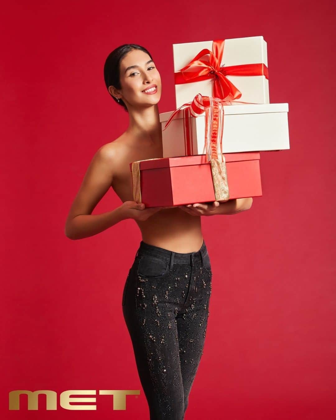 のインスタグラム：「Christmas is almost here, be prepared with Met.  #ILoveMet #FW2021 #WomanCollection #Feminine」