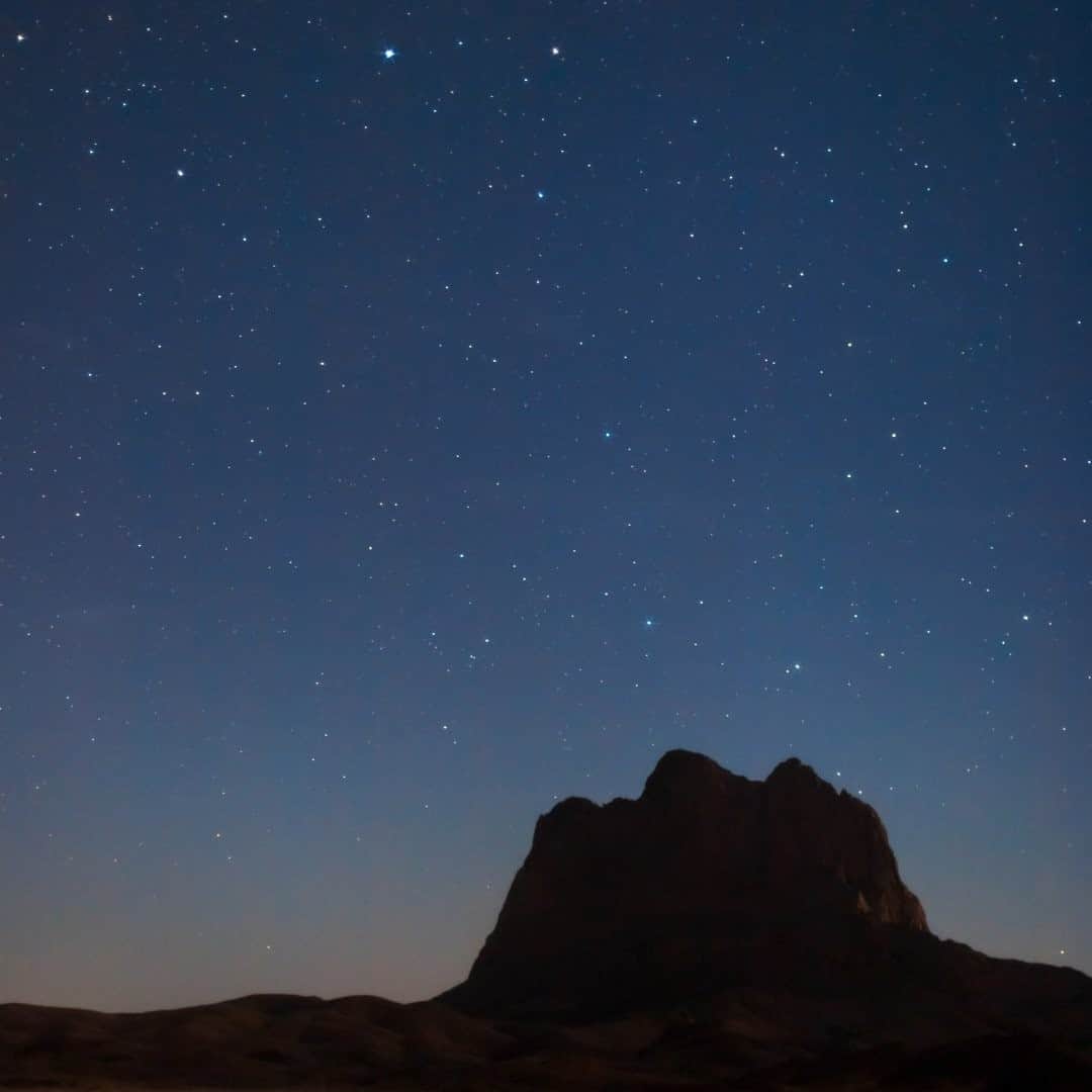のインスタグラム：「Photo by @babaktafreshi / A face in profile—an iconic mountain in southeastern Iran—gazes at the stars. Photographed in 2007, this post is my tribute to the brightest star of Persian classical music, Shajarian, who recently passed away after a long battle with cancer. A true master, known for his almost 60 years of singing, composing, and humanitarian activities. But one thing that is less noted was his passion for the night sky. Being an astronomy journalist, I first realized about this 20 years ago, when he called me to discuss his interest. He received the Mozart Medal from UNESCO and is listed in NPR's 50 Great Voices of the World, but beyond these he won the heart of many Iranians and left an eternal legacy that continues through the Shajarian family and his thousands of students.」