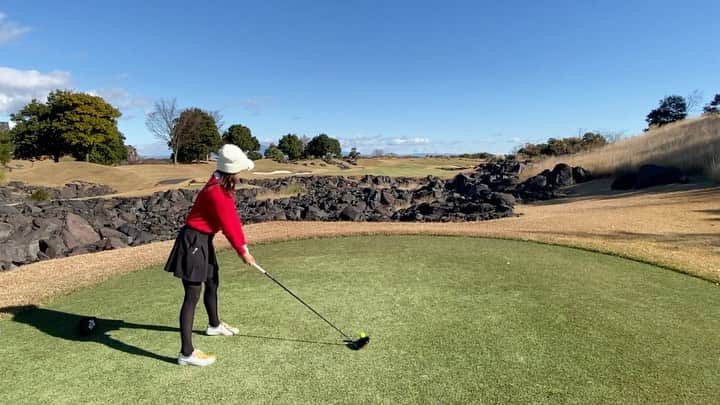 のインスタグラム：「ドライバー集🏌️‍♀️❤︎﻿ ﻿ #吉井カントリークラブ ﻿ また春に行きたいな☺️﻿ ﻿ 今年も残り2週間🥺﻿ 今年はインスタ始めて﻿ 沢山の出会いに感謝だったなー💕﻿ ﻿ 来週のゴルフも楽しみーー😍⛳️﻿ 2020年まだまだゴルフ楽しみます🏌️‍♀️✨﻿ ﻿ #ゴルフ好き #ゴルフ #ゴルフラウンド #ゴルフ女子 #ゴルフ上手くなりたい #ゴルフスイング #ゴルフスイング動画 #ゴルフコーデ #ゴルフ男子 #ゴルフ好きな人と繋がりたい #ゴルフバカ #ゴルフ好きな人と仲良くなりたい #ゴルフウェア #ゴルフ記録 #ファッション #おしゃれさんと繋がりたい #お洒落 #ゴルジョ #スポーツ好き #スポーツコーデ  #golf #golfstagram #golfwear #golfgirl #golfswing #골프여자#골프스타그램 #골프 #골프웨어」