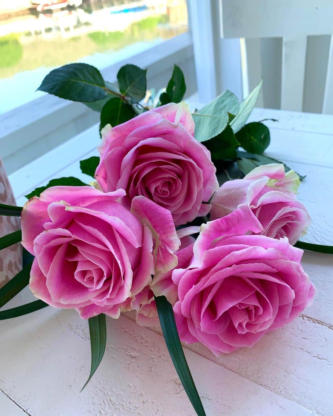 Moco Lima Hawaiiさんのインスタグラム写真 - (Moco Lima HawaiiInstagram)「Pink Roses with my lips mini tote bag  美しいバラのお花は私に似合いませんが😅ステキなピンクのバラを頂いたので♡  #rose#pinkroses#roses#beautiful#thankyou#friends#gift#flowers#lips#pink#totebag#leopard#handmade#mocolimahawaii#mocolima#designer#founder#aloha#お花#バラ#ピンク#綺麗#ハワイ#ギフト#モコリマハワイ#ハワイ好きと繋がりたい#コロナに負けるな#ワイキキ」12月17日 16時43分 - mocolimahawaii