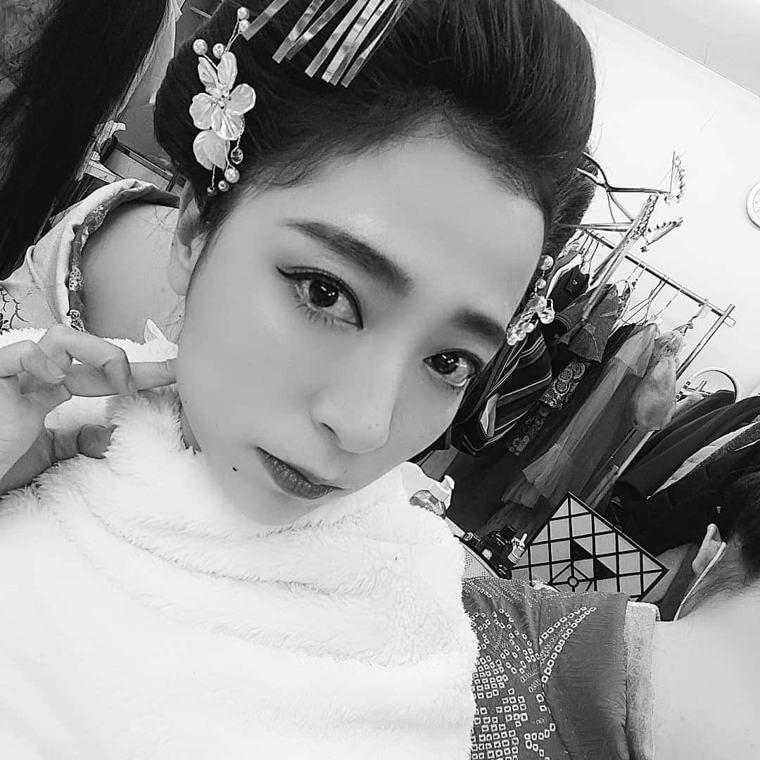 宮森セーラさんのインスタグラム写真 - (宮森セーラInstagram)「本日の撫子プレビュー公演は満席です、本当にありがとうございます😭💜  🎫ご予約はこちら✨ https://t.co/mSoDtA1Nlk ⬇オンライン観劇チケット✨ https://t.co/I3hTmcErvZ  ご予約時に(オンライン含む) アンケート項目に｢宮森セーラ｣と御記入をお忘れなくお願い致します🥀  #はらはらり #宮森セーラはいいぞ  #宮森セーラ #初日はまだ空いているでありんす #別日も空いてる日もありんす #ラゾーナ川崎プラザソル #見に来てね❤️」12月17日 16時44分 - sela_miyamori