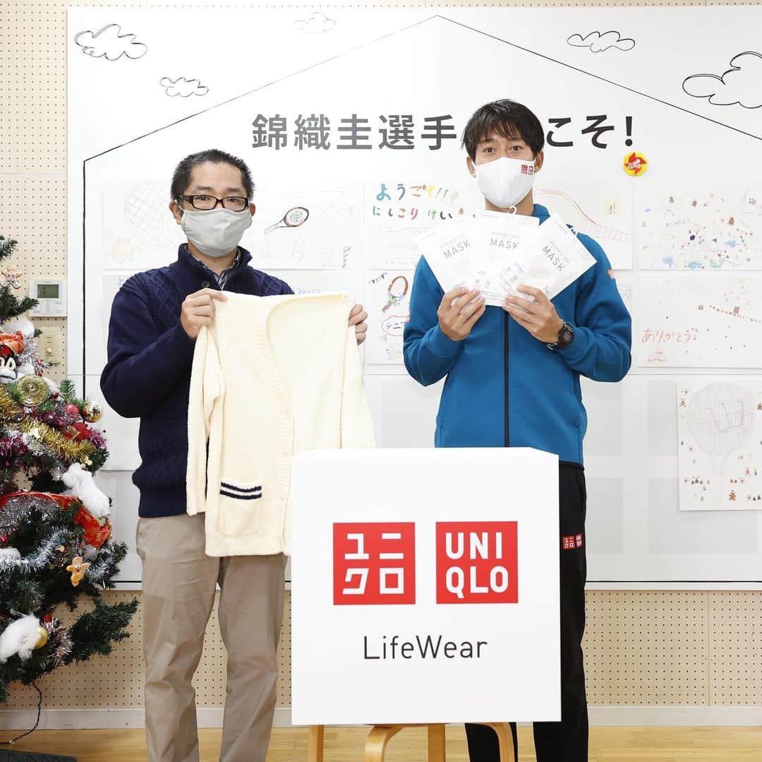 のインスタグラム：「UNIQLO has begun donating approximately 100,000 #AIRismMask and winter clothing to orphanages in Japan. Our Global Brand Ambassador Kei Nishikori @keinishikori even stopped by one of the facilities to deliver the donations! #uniqlosustainability @uniqlo_ambassadors」