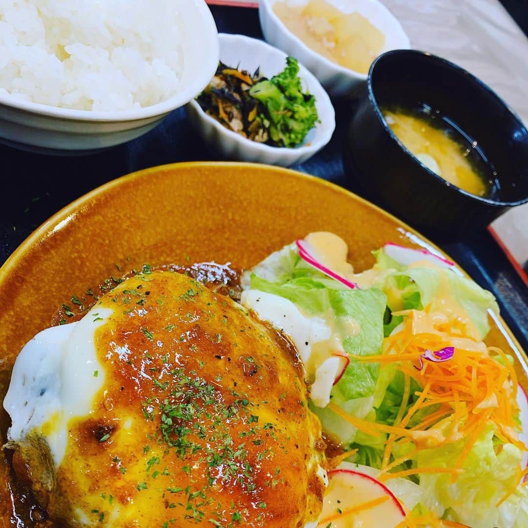 HIROさんのインスタグラム写真 - (HIROInstagram)「今日の日替わりランチ😋😋😋 #ハンバーグ #ランチ #昼ごはん  #日替わり #日替わりランチ #美味い  #安田大サーカスhiro #安田大サーカス  #hiro」12月17日 16時46分 - hiro19770420