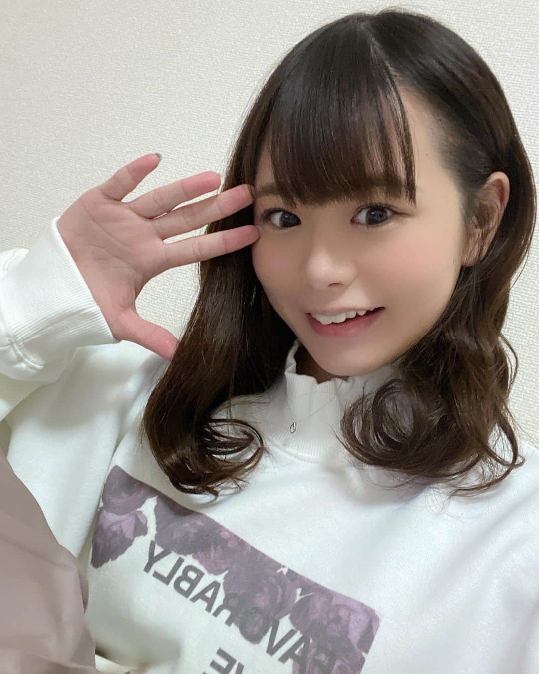 竹尾歩美さんのインスタグラム写真 - (竹尾歩美Instagram)「久しぶりの自撮りです。お仕事頑張ってきます🙌みなさんはもう終わったかな？今日も一日お疲れ様です☺️近況報告、髪が伸びました。髪が明るくなってきたので落ち着かせたいなぁ…。 . #生存確認#元気です#お気に入りの服#cocodeal」12月17日 17時09分 - ayumitakeo_4719