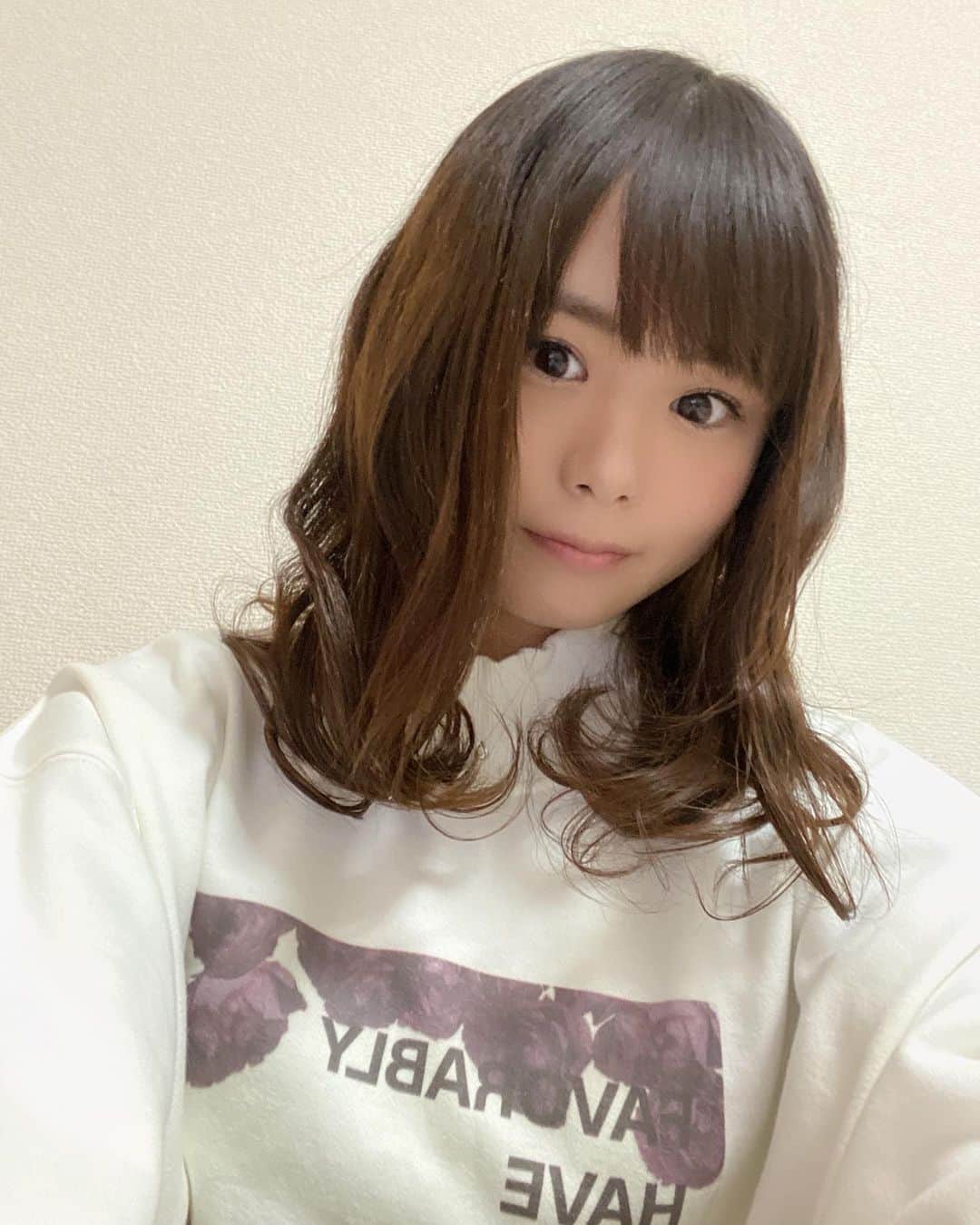 竹尾歩美さんのインスタグラム写真 - (竹尾歩美Instagram)「久しぶりの自撮りです。お仕事頑張ってきます🙌みなさんはもう終わったかな？今日も一日お疲れ様です☺️近況報告、髪が伸びました。髪が明るくなってきたので落ち着かせたいなぁ…。 . #生存確認#元気です#お気に入りの服#cocodeal」12月17日 17時09分 - ayumitakeo_4719
