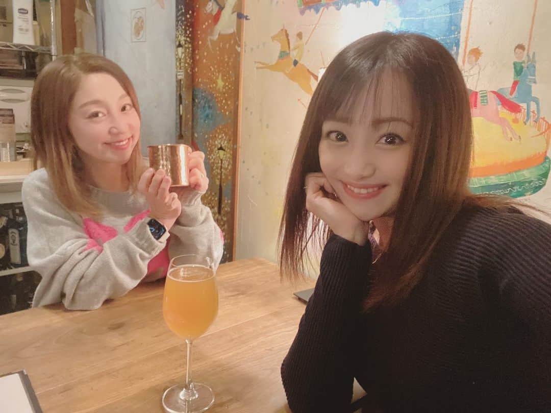 葵ゆりかのインスタグラム：「あゆちゃんと、久々の夜デート♥️ 中目黒の隠れ家的BAR @calma.nakameguro  へ✨  こんな時期だけど、密にならないひっそりとしたお店で、安心してゆっくりできました🍻 モヒートが美味しかったぁ🍸♥️  そしてここのお店、店内わんこOKだったの🐶♥️ テラスOKはあっても、店内OKは本当に少ないから嬉しい😍 この日はにょろおもちはお留守番だったんだけど 次は、目黒川散歩させつつ連れてこーって思ったよ💕  目黒川沿いなので、お花見の季節も楽しみだなー🌸  素敵なお店見つけてHappyな夜でした🍷  #カルマ　#中目黒バー　#中目黒　#中目黒グルメ　#モヒート　#デート　#わんこOK #わんことお出かけ」