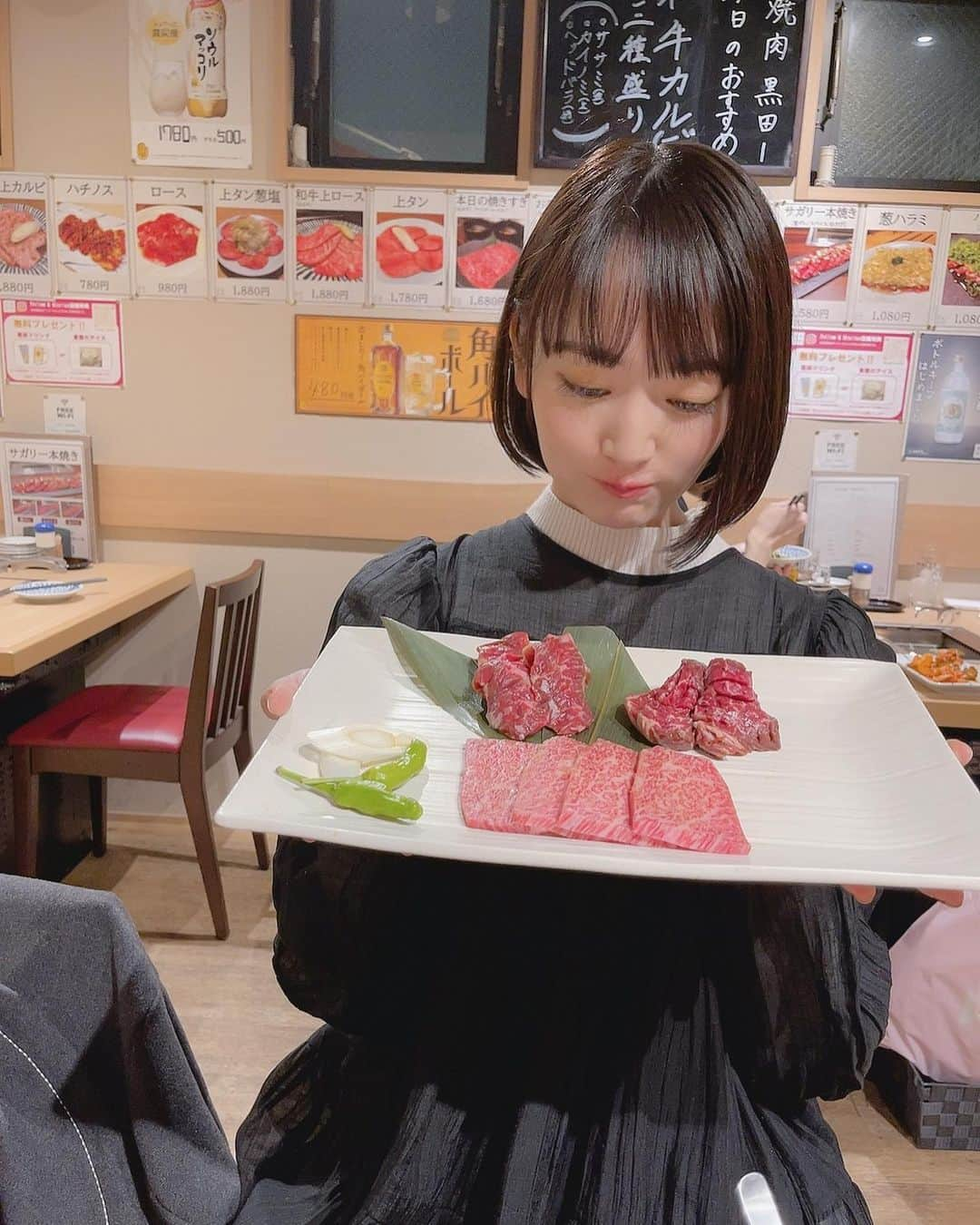 浜田翔子さんのインスタグラム写真 - (浜田翔子Instagram)「渋谷で姉妹で焼き肉🥩 2人ともボブになったからどっちか見た目わからない感じになった🤣  1日3組限定　焼肉黒田の厳選ハラミコース 食べてきた✨🤤 久々に渋谷のよく行ってたライブ会場の近くだったからなつかしい〜てなった✨ 綺麗なお店で美味しいし最高だった！ ランチもいいなぁってなりました😊  #焼肉黒田 #渋谷焼肉 #焼肉 #個室 #上タン #ユッケ #ハラミ #渋谷 #pr #トリドリベース」12月17日 17時32分 - shoko_hamada