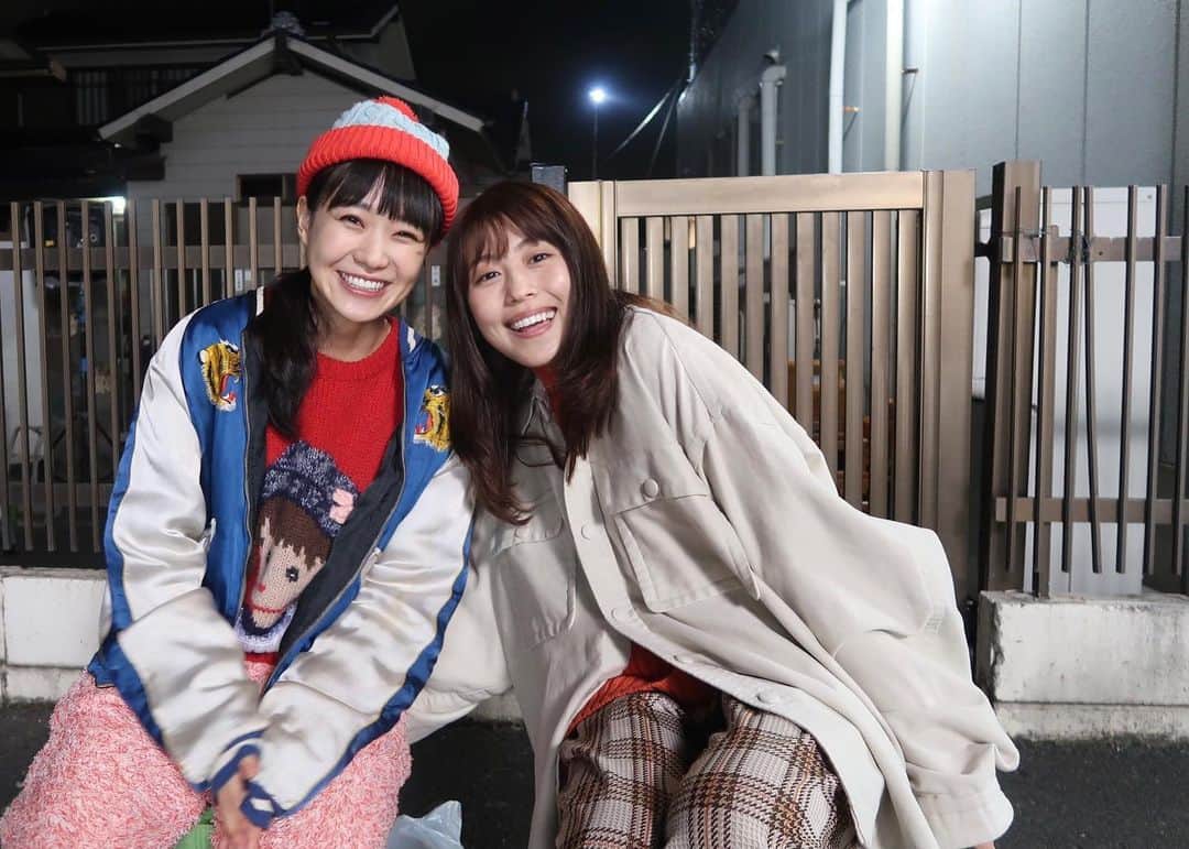 のインスタグラム：「. いよいよ次回が最終回😭🌍  桃子とみゆきの親友コンビも見納めに🤦‍♀️💦 なんだかとても寂しい...  「弟の彼女」になったみゆき👼 でも友情は一生もんですよねっ🤝❤️ . #姉ちゃんの恋人 #姉恋 #有村架純 #林遣都 #奈緒 #髙橋海人 #和久井映見 #光石研 #小池栄子 #藤木直人」