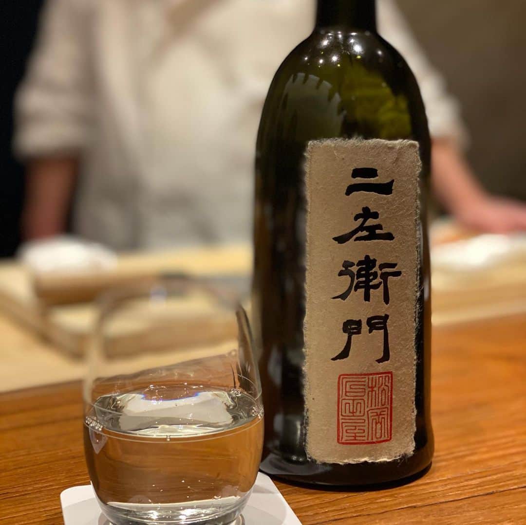 ImotoEtsuyo さんのインスタグラム写真 - (ImotoEtsuyo Instagram)「先日、神楽坂　『光石』さんへ 伺いました！ ・ ・ 3,5kgもある、大きな大きなタラバ蟹。 お刺身，しゃぶしゃぶ、焼き、雑炊 その他、蟹尽くしコースを頂きました。  ・ ビールは11/4より解禁になった エビス マイスター ザ・ロイヤル リーフ 2020 華やかな香りとコクのある味わい。 ・ シャンパーニュは Taittinger  ・ 日本酒はとっても貴重な黒龍を2種と 〆張鶴。 こんなレアな日本酒は初めて頂きました。 カニとのマリアージュ，最高でした。 ご馳走様でした。  お料理の続きはまた次回に✨ ・  #ワンピース ➡︎ @setaichiro_official  #神楽坂グルメ  #光石  #和食  #懐石  #カニ #蟹尽くし  #蟹  #たらば蟹  #champagne  #taittinger  #日本酒  #黒龍  #二左衞門  #〆張鶴  #エビスマイスターザロイヤルリーフ  #yebisumaistertheroyalleaf  #東京グルメ  #gourmet」12月17日 17時59分 - bisuhada