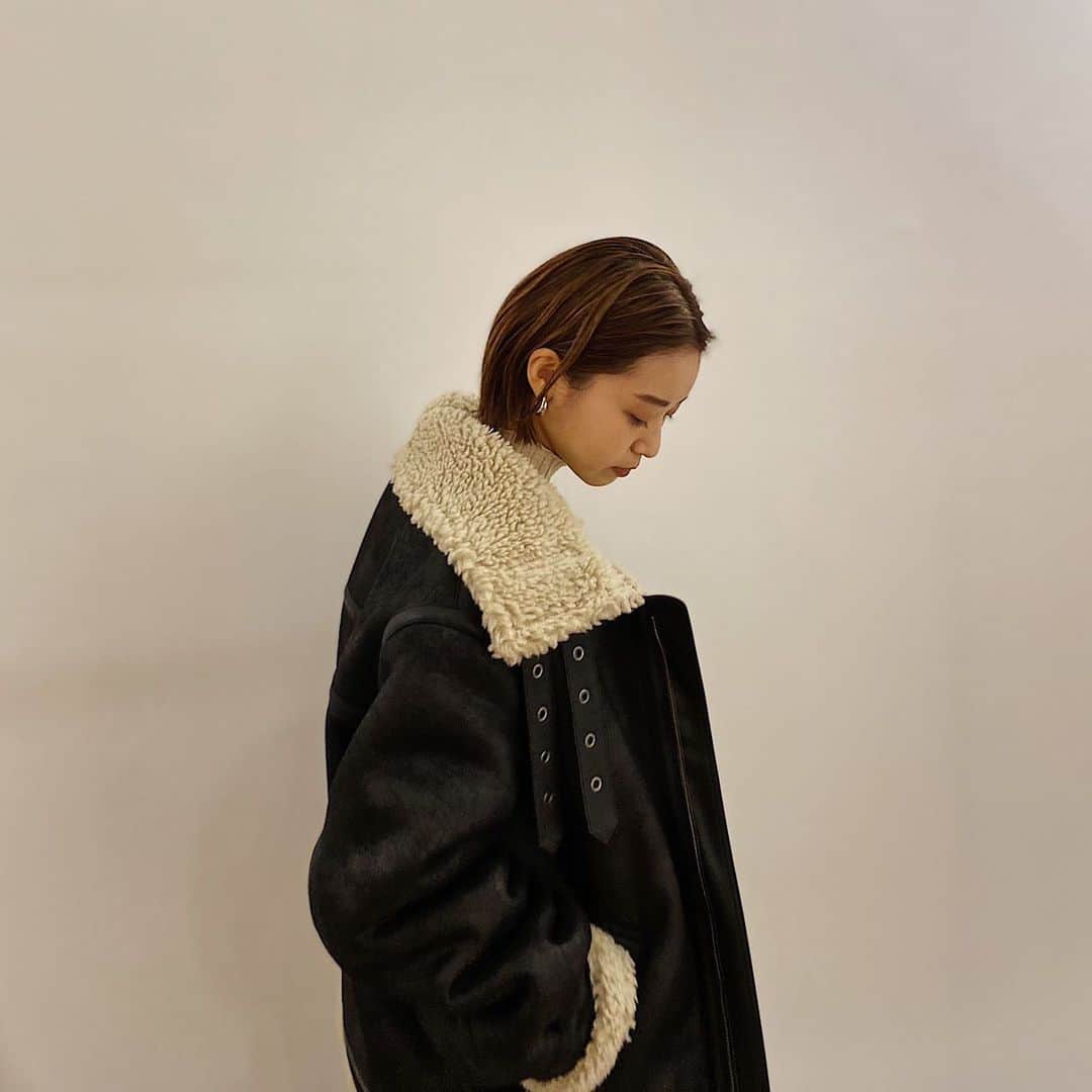 Eri Koyamaのインスタグラム：「. 【ご報告】   この度、約8年半続けてきたUngridを 3月10日をもって卒業します。 　 これまで店舗やSNSを通して応援してくださり 本当に本当にありがとうございます♡ 　 皆さまといろんな時間を共有して 皆さまから教わることも沢山あり その全てがかけがえのない大切な宝物です。 いつも私の原動力でした。 　 　 ここで働くことが私の使命なんだ！ そう感じて20歳手前で入社した2012年6月19日。 渋谷109、渋谷マルイ、ルミネエスト新宿、池袋パルコ、ルミネ大宮と沢山の店舗経験とインスタグラマーというブランドの代表として私なりのUngridを発信していくことができました。 　 　 これからは'Ungrid ERI'ではなく 小山愛梨として人生のステップを踏んでいくために より一層強くなっていこうと思います！ 　 最終出勤日は1ヶ月を切っていて、、1月15日となりますが、限られた時間も皆さまと楽しい時間を共有しながら服選びのお手伝いやファッションの楽しさを私なりの表現の仕方で伝えていこうと思ってるので、どうかそれまで温かく見守っていただけると嬉しいです♡ 　 　 Ungrid 小山愛梨」