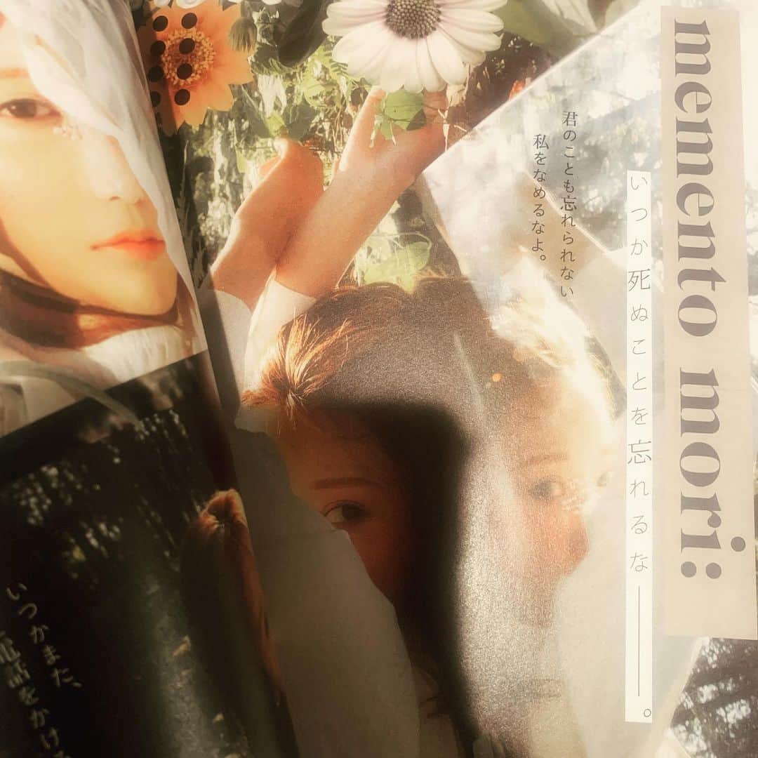 LiLyさんのインスタグラム写真 - (LiLyInstagram)「「メメント•モリ ＝いつか死ぬことを 忘れるな」  「君のことも 忘れられない 私をなめるなよ」  ショートストーリー 書きおろしました💍 for. @peche_magazine   #mywork #リリック」12月17日 17時54分 - lilylilylilycom