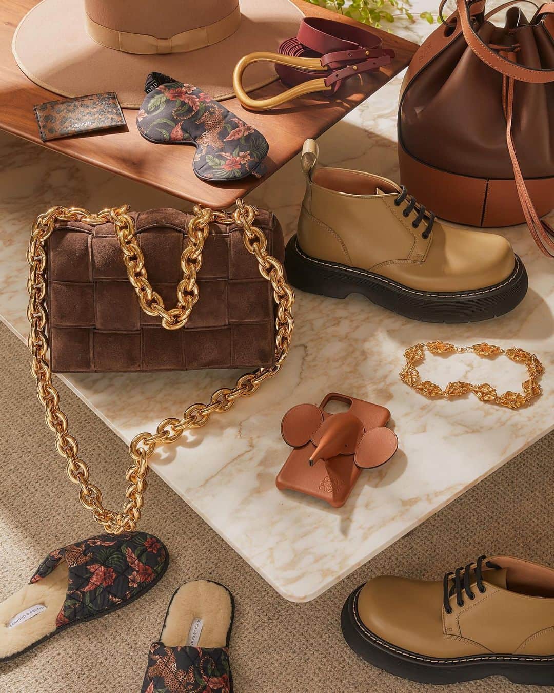 Harrodsのインスタグラム：「The dreamiest of palettes meets the dreamiest of accessories.   Featured brands: @BottegaVeneta, @Loewe, @Alighieri_Jewellery, @DesmondAndDempsey, @Ganni.  #Harrods #HarrodsFashion #HarrodsAccessories #HarrodsChristmas  Can’t make it to the store? You can still shop remotely through our Personal Shopping service, and online at harrods.com.」