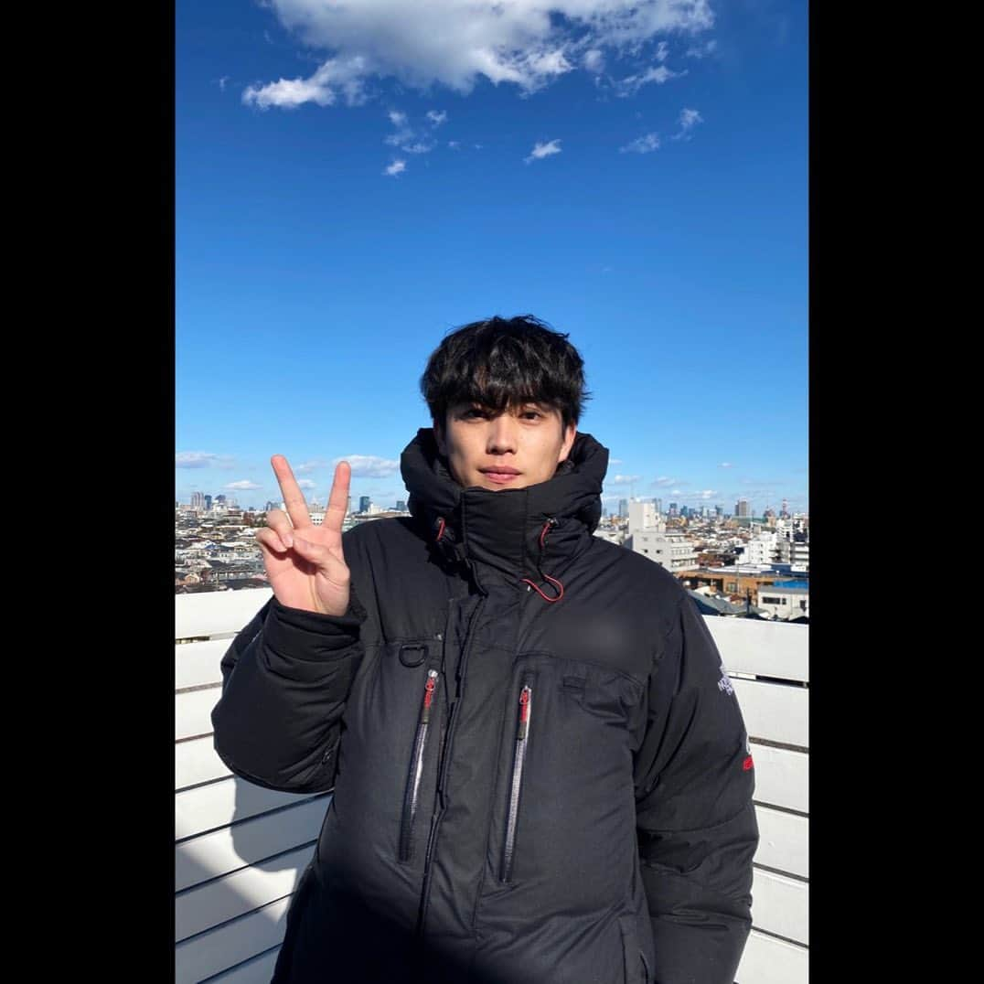 樫尾篤紀さんのインスタグラム写真 - (樫尾篤紀Instagram)「今日は撮影日和でした。 外の眺めが最高で晴天で 気持ちよかった！ 着てるダウンが暖かすぎて最強！ #撮影でした #樫尾篤紀」12月17日 18時03分 - kashioatsuki